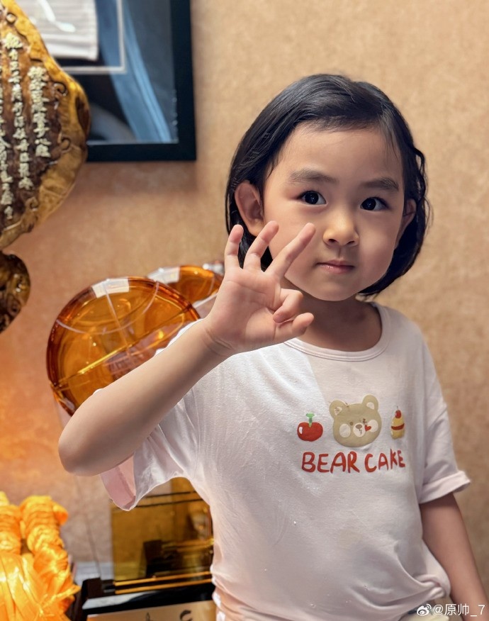 三分大賽三冠王！原帥曬三冠獎(jiǎng)杯：完成了女兒給安排的任務(wù)！
