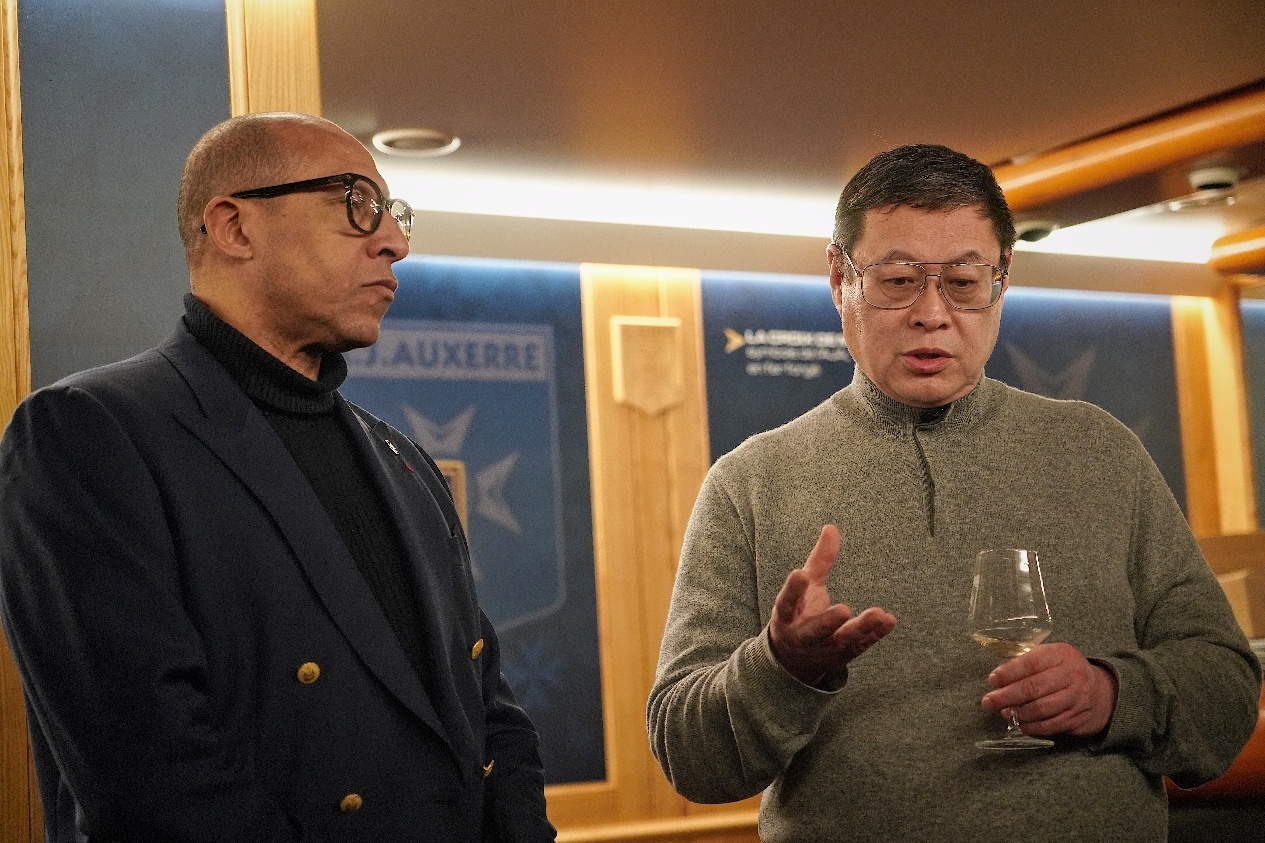 法國足協(xié)主席迪亞洛做客歐塞爾，并與董事會(huì)主席周云杰會(huì)晤