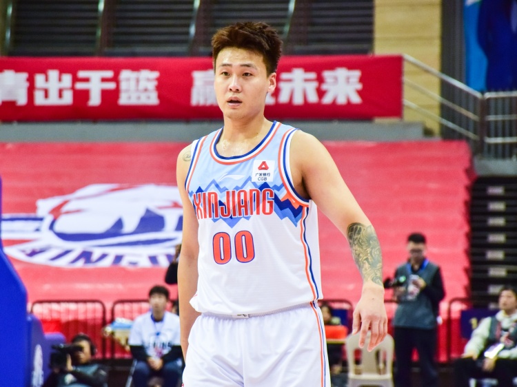 ??隨便打打！趙睿半場8中7&三分3中3貢獻18分2助攻2搶斷