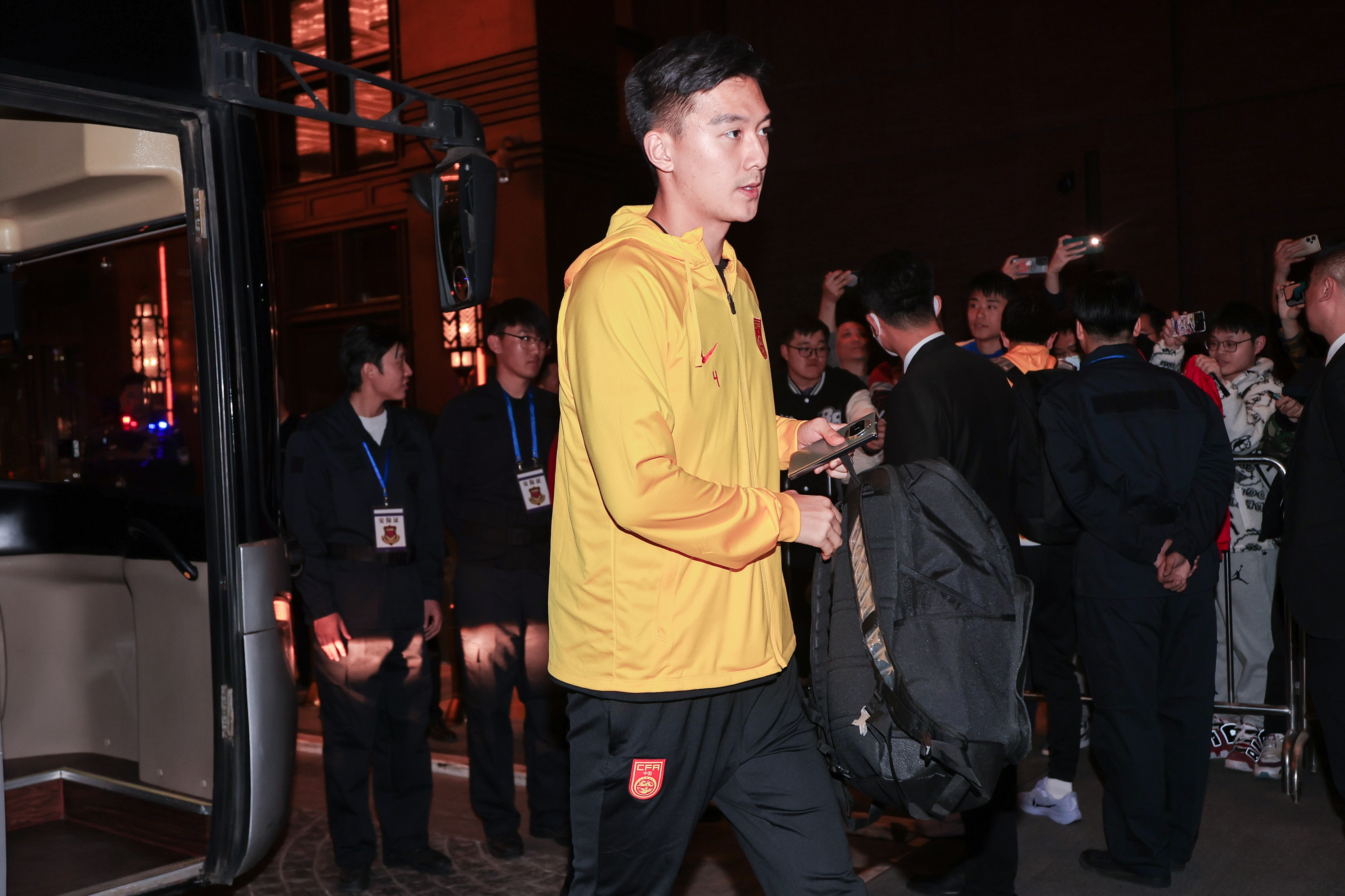 津媒：李源一表現(xiàn)達(dá)標(biāo)后伊萬火速招入，蔣圣龍讓國足教練組舒緩