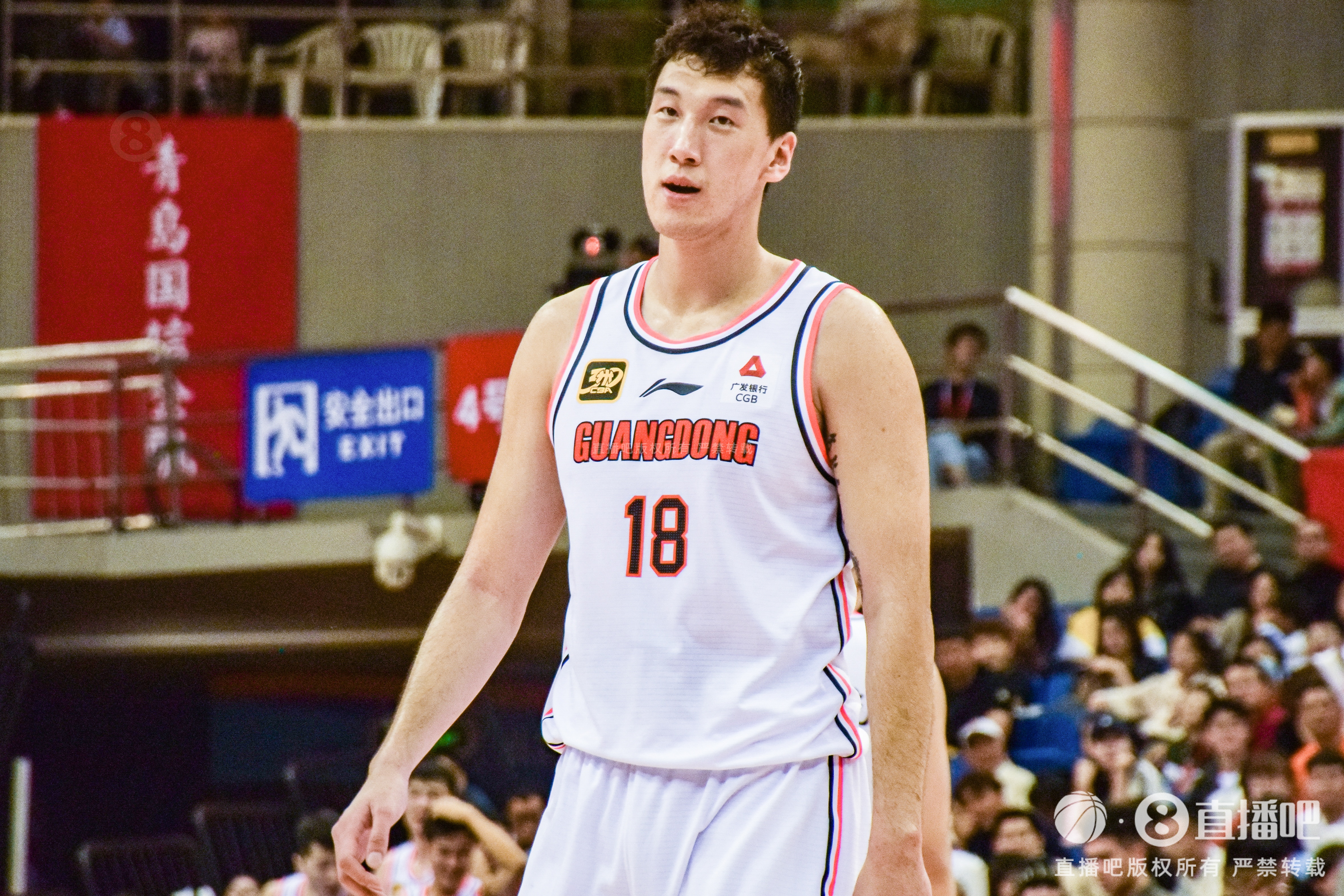 神射手！杜潤旺上半場三分5中4得到12分1板1助1斷