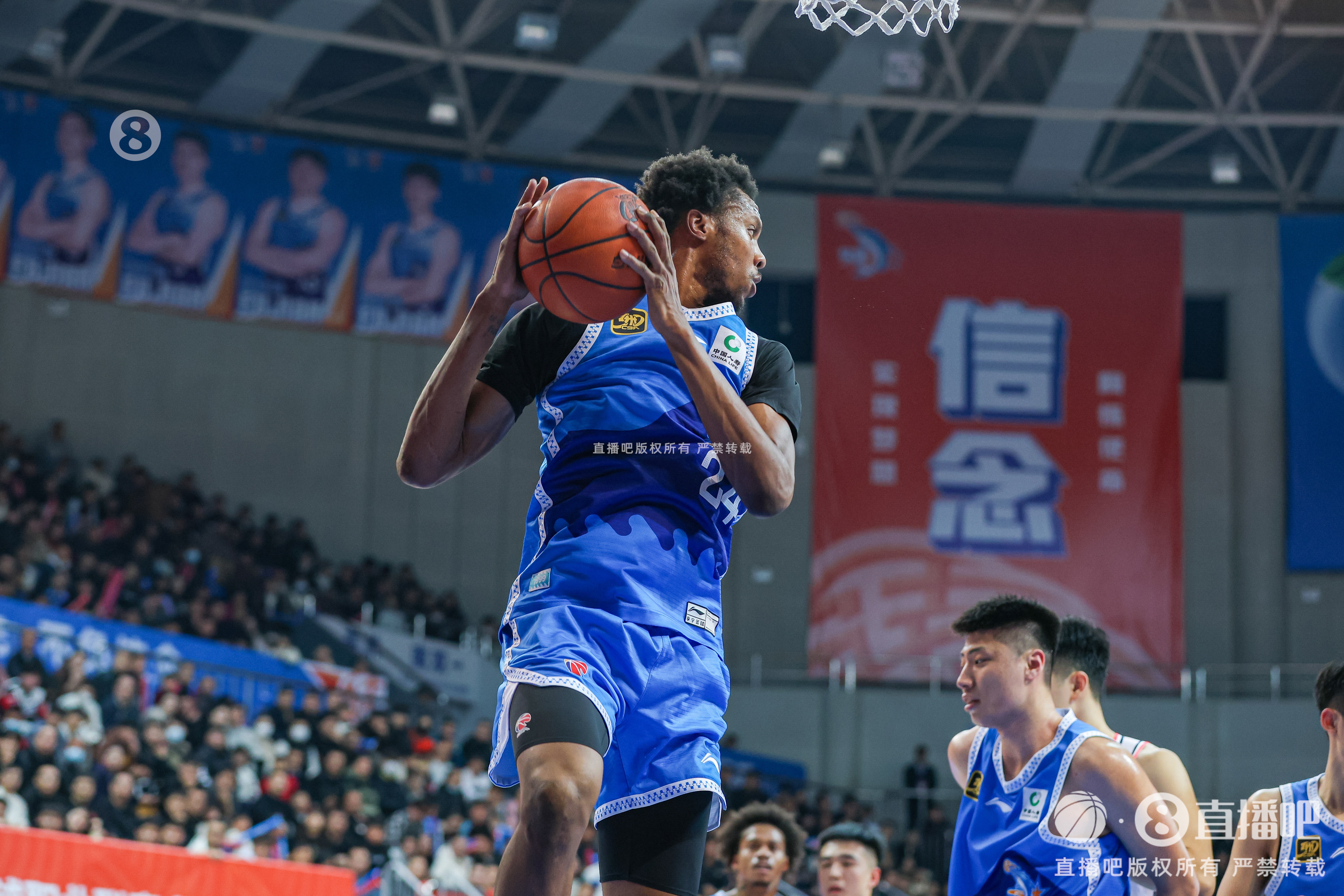 今天效率是真高！路易斯-金20中15&三分7中5怒砍41分8板4斷
